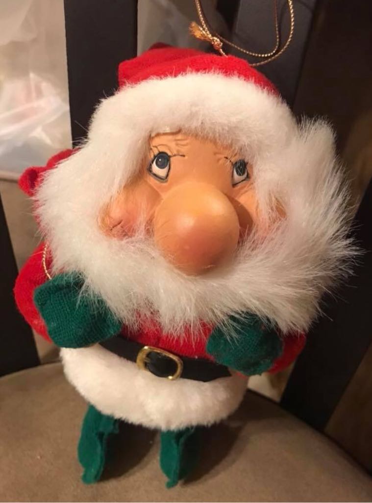 Poland - Round - Reindeer Pulling Santa’s Sleigh