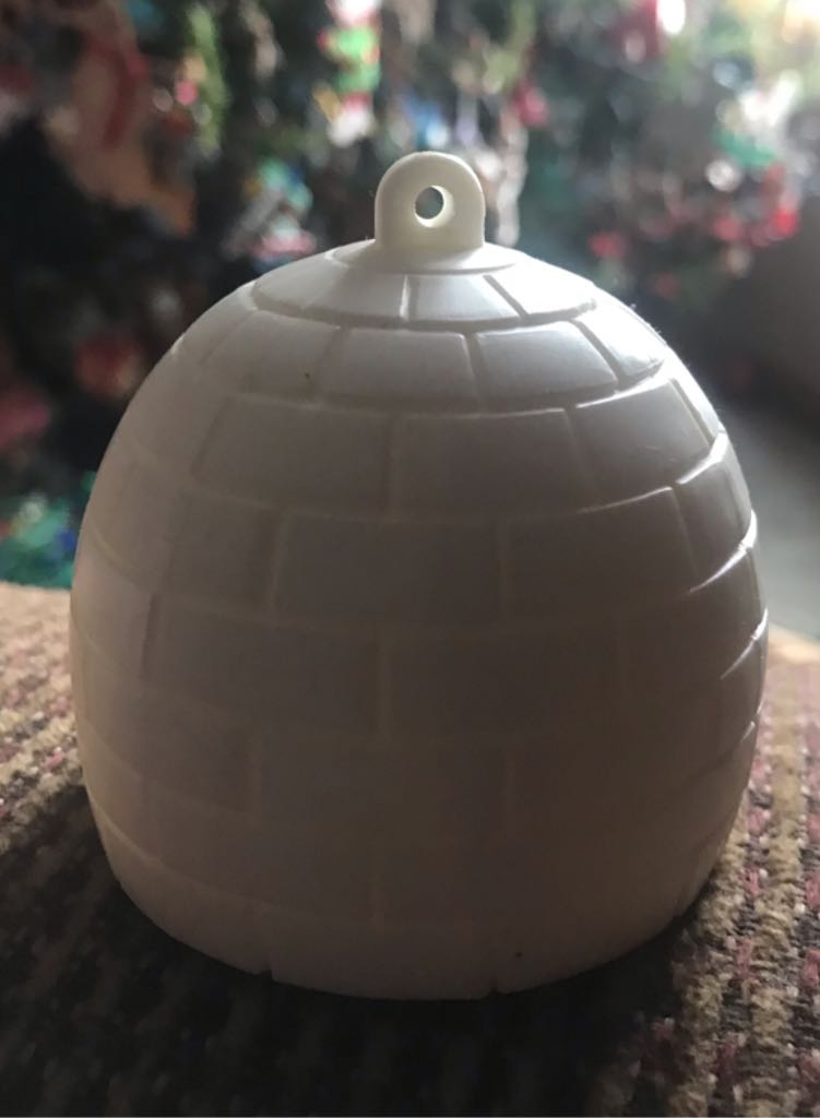 Avon - Winter Fun  ornament collectible - Main Image 2