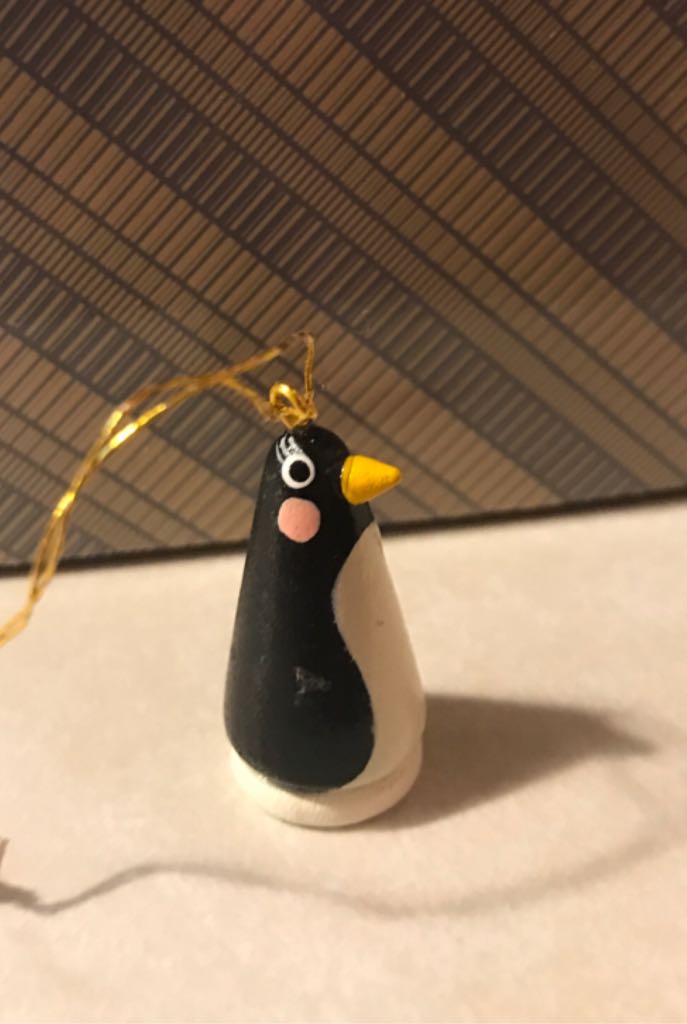 Avon - Noah’s Ark - Penguin (Female) - Noah’s Ark (Avon Gift Collection) ornament collectible - Main Image 2
