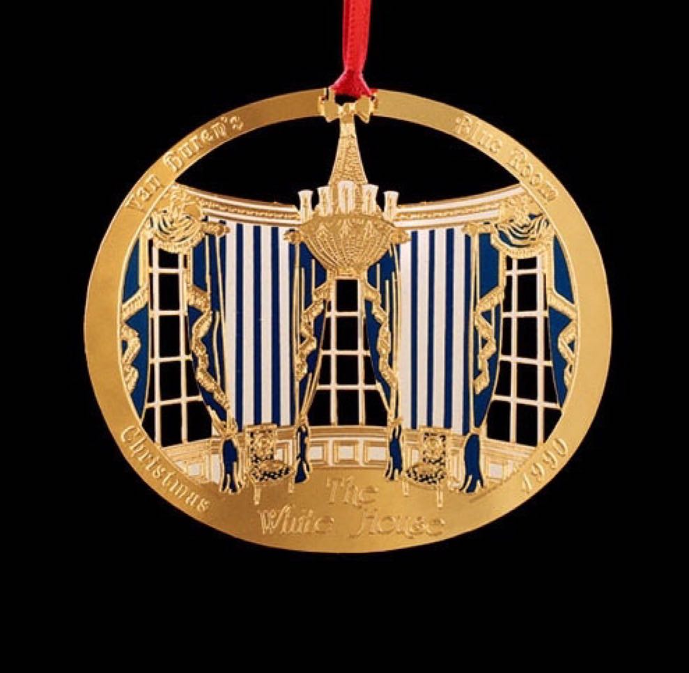 S&P - Santas With Gifts