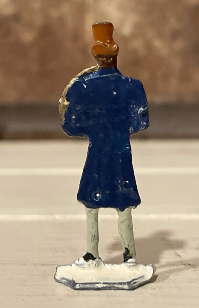 Hans Heinrichsen - Putz - Man Playing French Horn - Winter Scene (Putz Villager) ornament collectible - Main Image 2