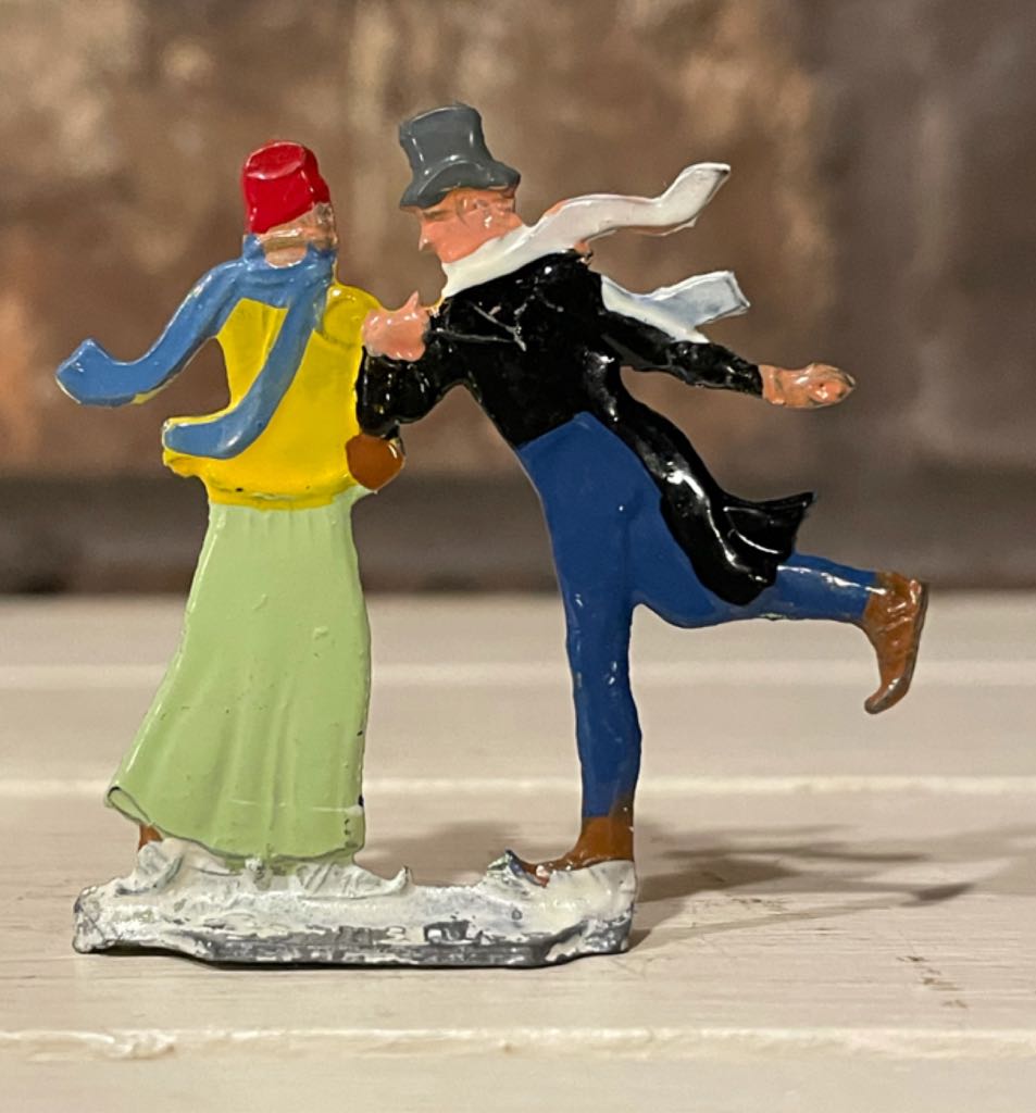 Hans Heinrichsen - Putz - Couple Skating - Winter Scene (Putz Villager) ornament collectible - Main Image 2