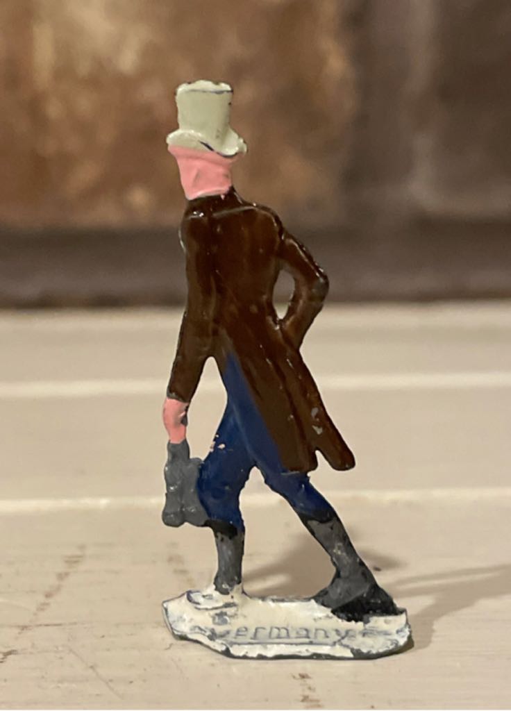 Hans Heinrichsen - Putz - Man Carrying Skates - Winter Scene (Putz Villager) ornament collectible - Main Image 2