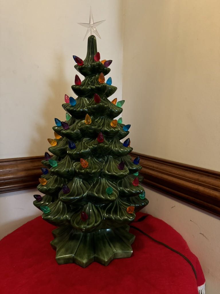 Ceramic - Holland - Ceramic Tree #688  (Ceramic Tree) ornament collectible - Main Image 3