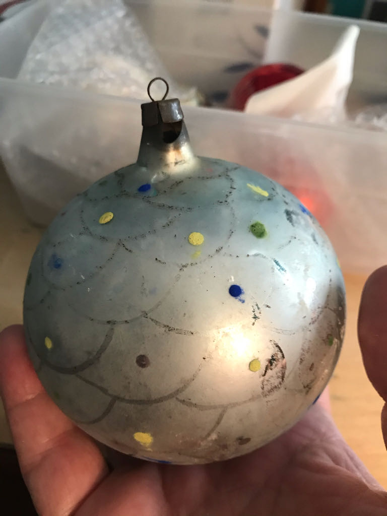 S&P - Santas With Gifts