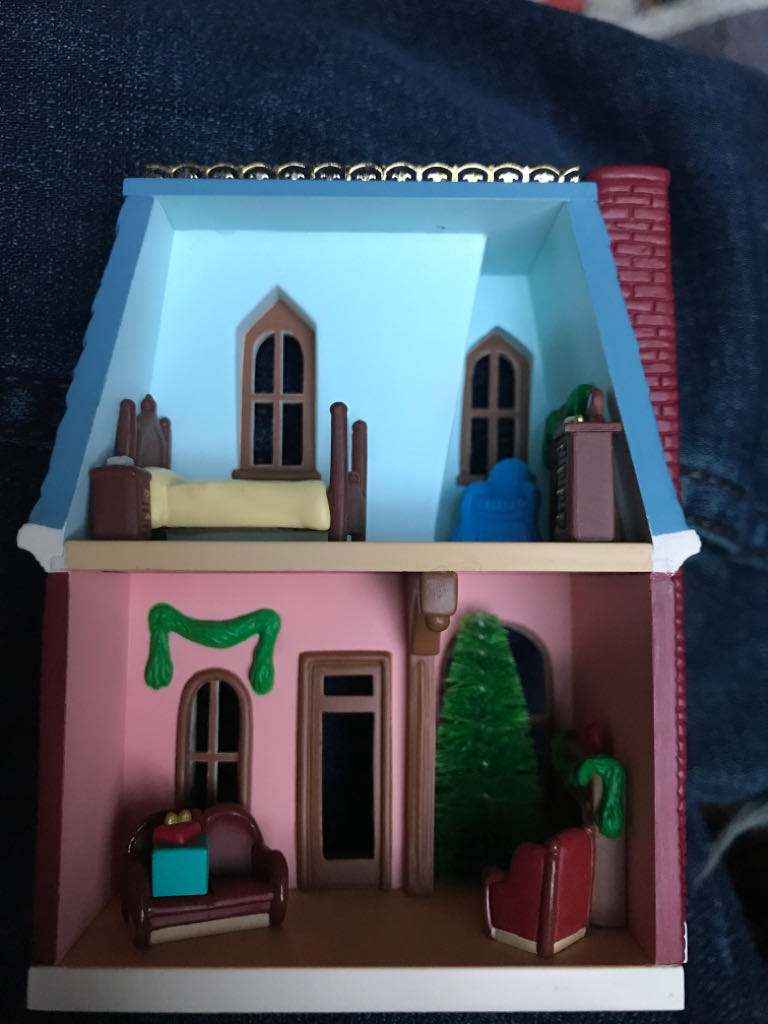 Nostalgic Houses & Shops - 1999 - #16 - House On Holly Lane - Nostalgic Houses & Shops (Collectible Series) ornament collectible - Main Image 2