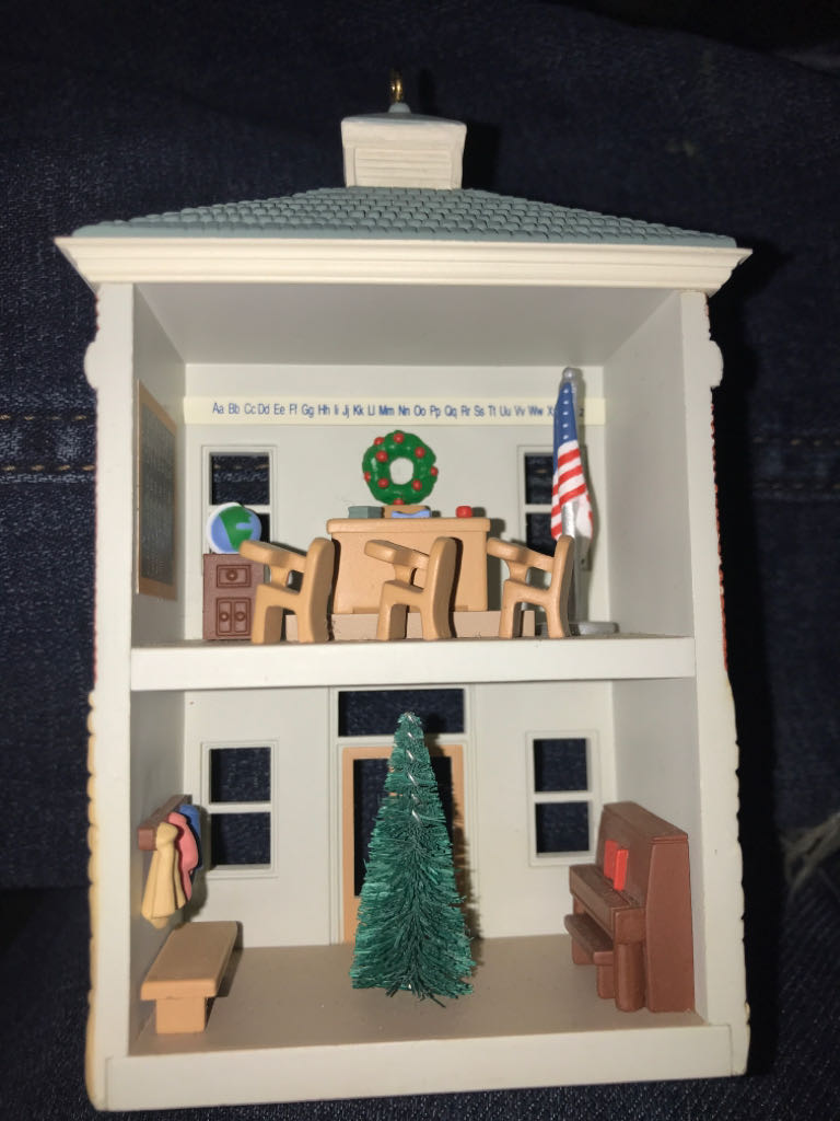 Nostalgic Houses & Shops #17 (2000) Schoolhouse - Nostalgic Houses & Shops (Collectible Series) ornament collectible - Main Image 2