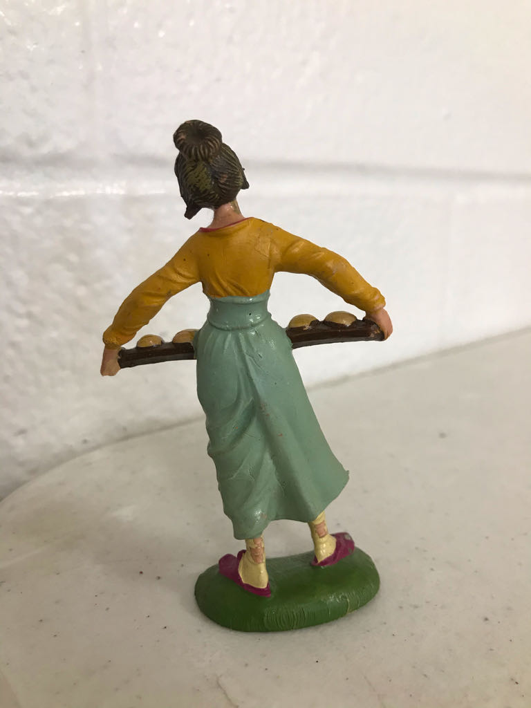 Fontanini - (Set 1) - #29 - Villager - Baker With Bread - Villager (Nativity) ornament collectible - Main Image 2