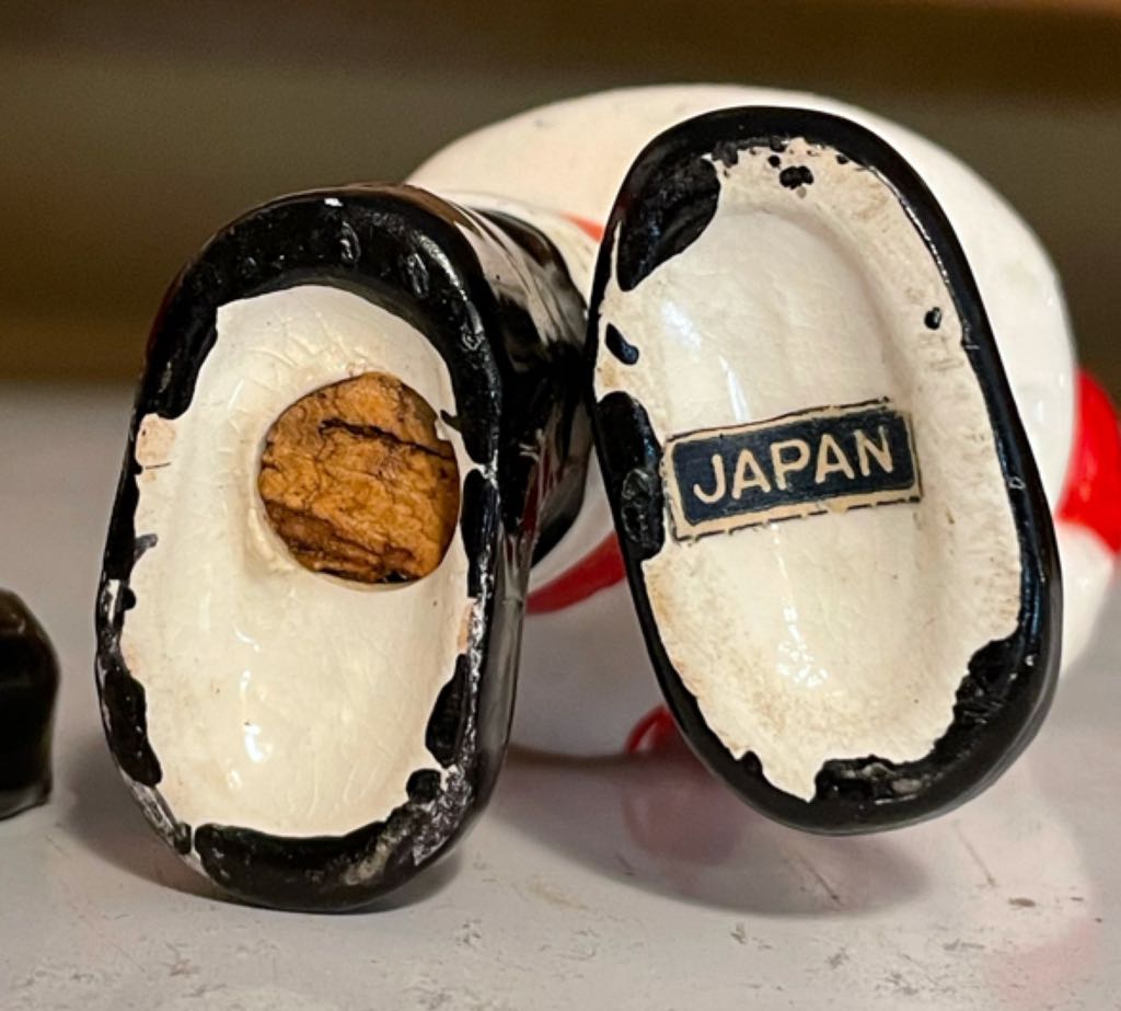 S&P - Santas With Gifts - Santa (Salt & Pepper Shakers) ornament collectible - Main Image 2