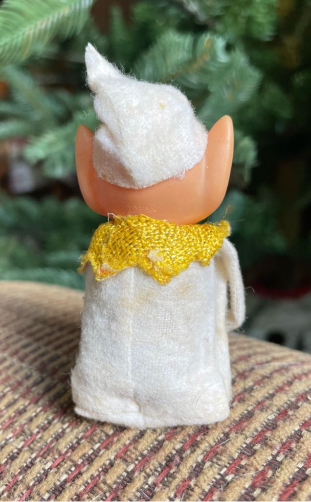 Knee Hugger Elf - White/Yellow Gold Trim - Knee Hugger (Elf) ornament collectible - Main Image 2