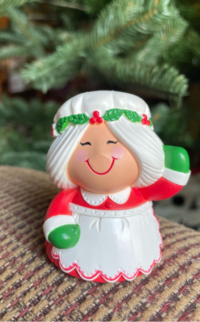 S&P - Mrs Claus - Santa (Salt & Pepper Shakers) ornament collectible - Main Image 1