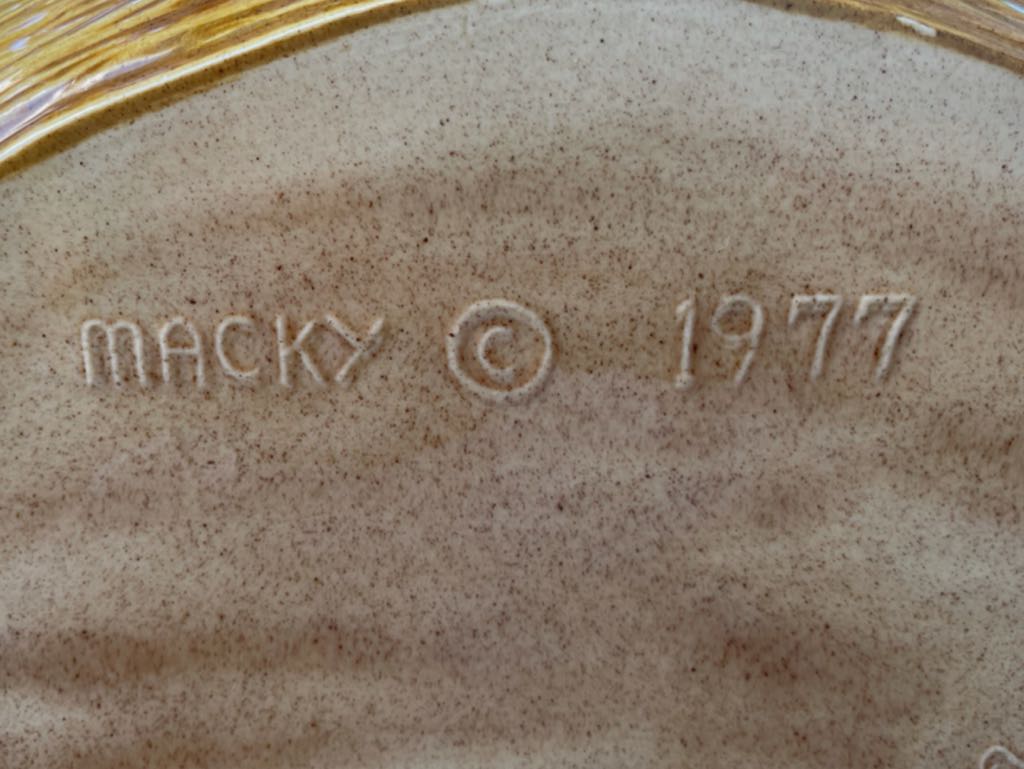 Ceramic - Macky - Stable - Stable (Nativity) ornament collectible - Main Image 2