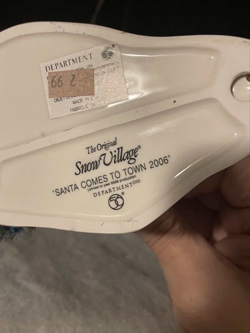 Dept. 56 - Original Snow Village - Christmas - Accesory - Santa Comes To Town - 2006 - Original Snow Village (Light Up Village) ornament collectible - Main Image 3