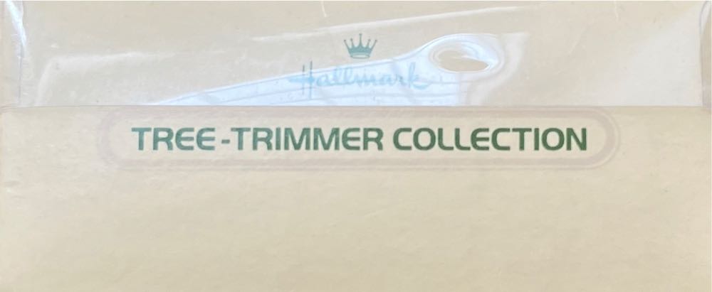 Holiday Scrimshaw - Tree Trimmer Collection (Child) ornament collectible - Main Image 4