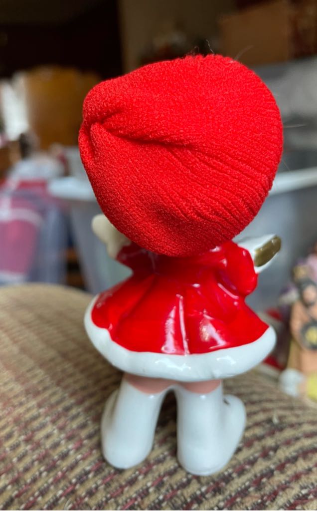 NAPCO - Caroler - Girl - Red Hair - X-8392 - Caroler (Music) ornament collectible - Main Image 2