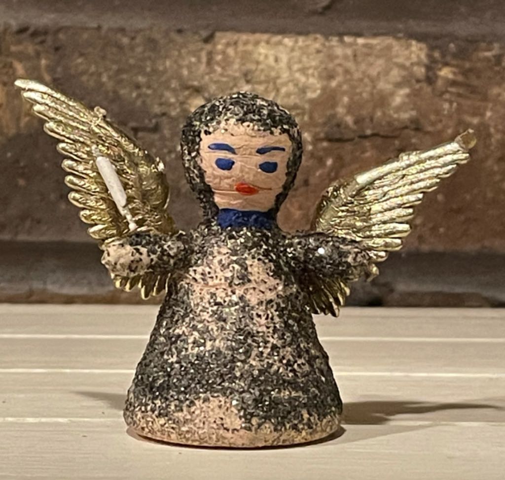 Japan - Angels - Kissing - Under Mistletoe