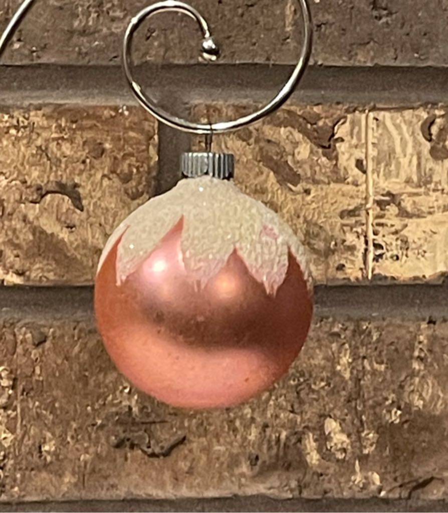 Lefton - Christmas Spaghetti Cherub With Gift