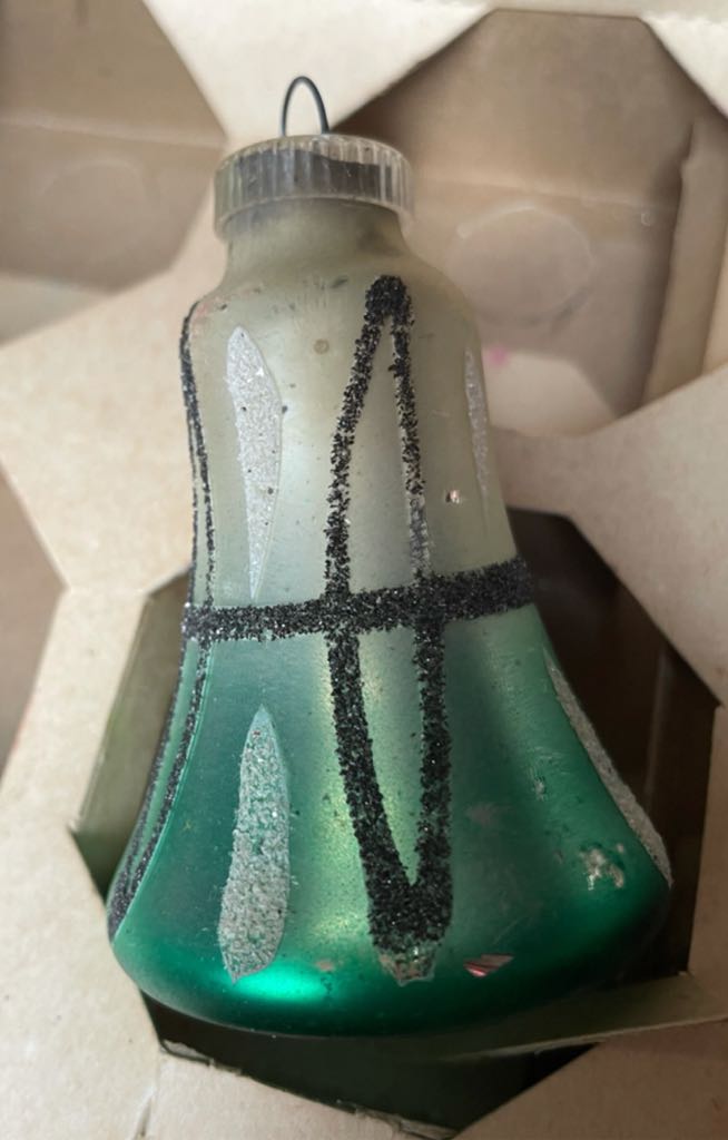 Lanissa - D.G.B.M. - Bell - Silver Glitter - White, Green - Glitter (Bell) ornament collectible - Main Image 2