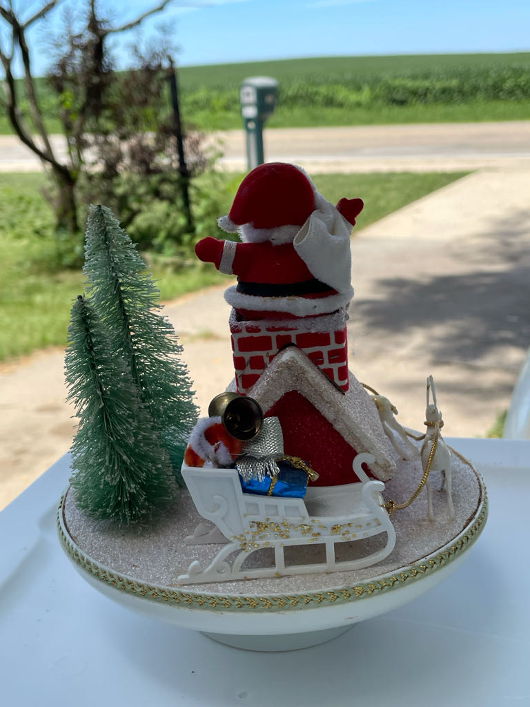SANKYO - Music Box - Santa In Chimney - Santa (Music Box) ornament collectible - Main Image 2