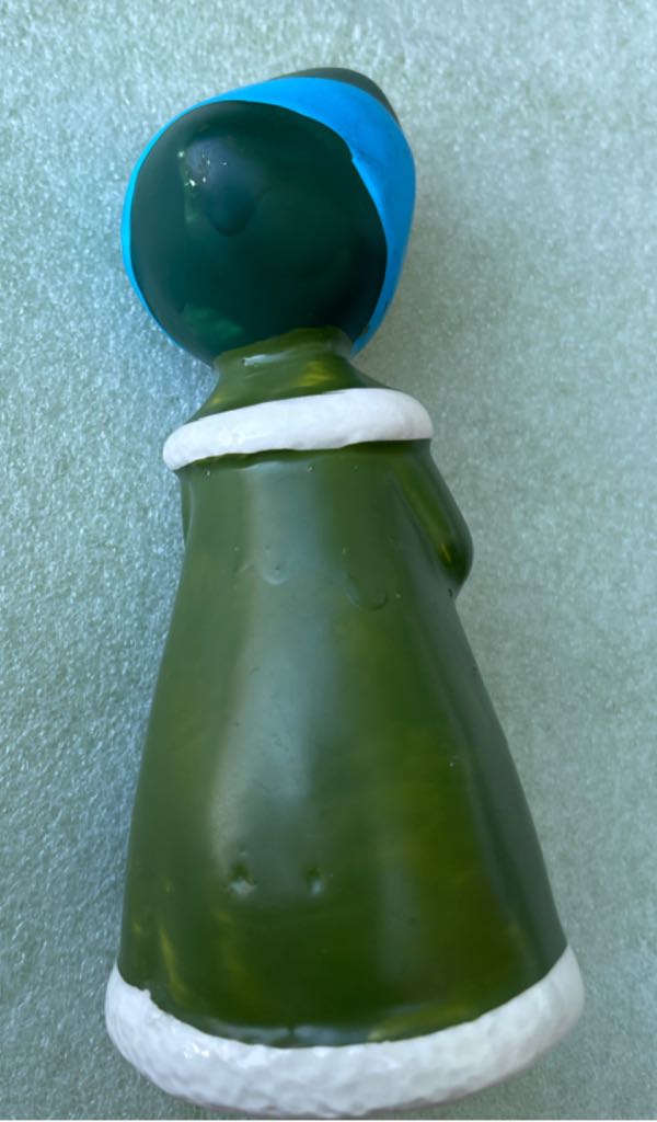 NAPCO - Caroler - Girl - Green Coat - With Hair - With Hair (Caroler) ornament collectible - Main Image 2