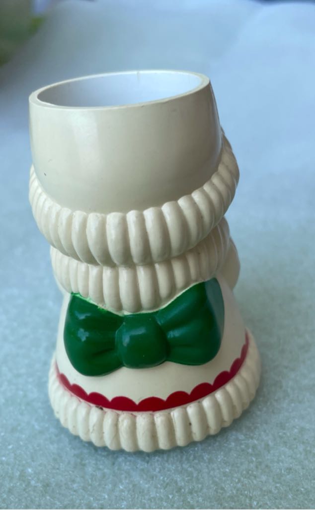 Avon - Candle Holder - Caroler - Caroler (Candle Holder) ornament collectible - Main Image 2