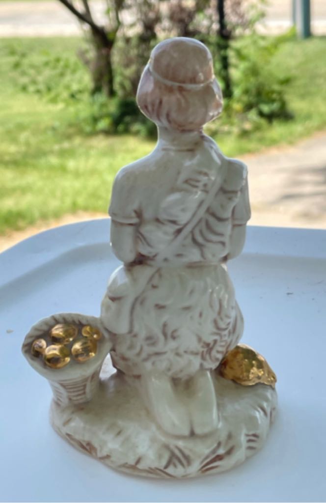 Ceramic - Holland - Nativity - (Set 2) - Shepherd - Boy - Begging - Shepherd (Nativity) ornament collectible - Main Image 2