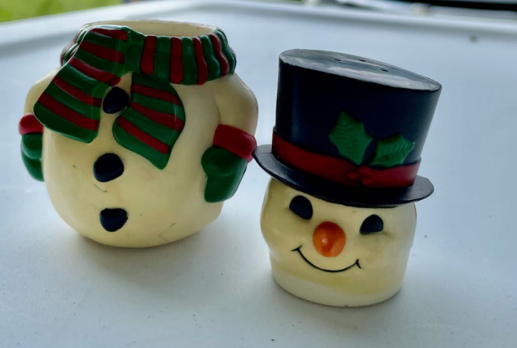 S&P - Avon - Stackable - Top Hat - Snowman (Salt & Pepper Shakers) ornament collectible - Main Image 2