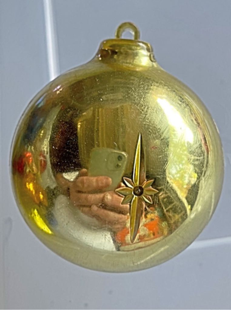 Jewelbrite - Orb - Yellow - Elf - White Clothes - Elf (Ball) ornament collectible - Main Image 2