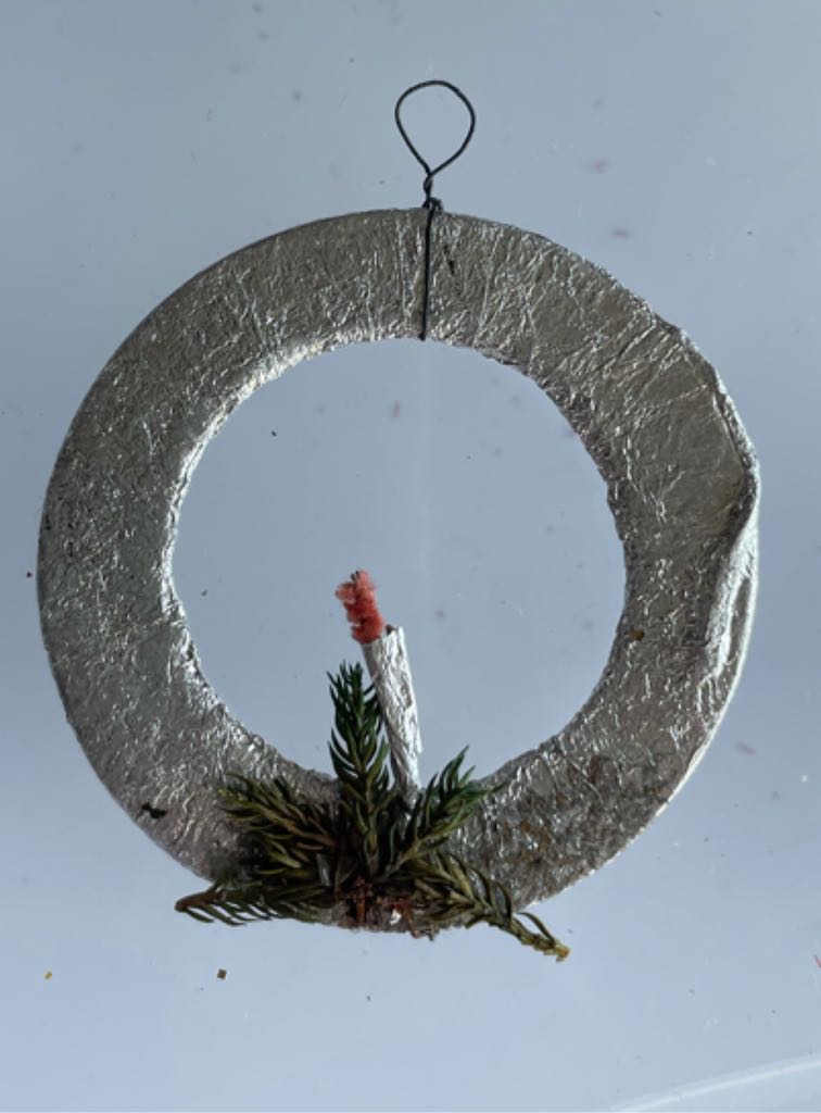 Jewelbrite - Orb - Closed - Red - Red Bell & Holly