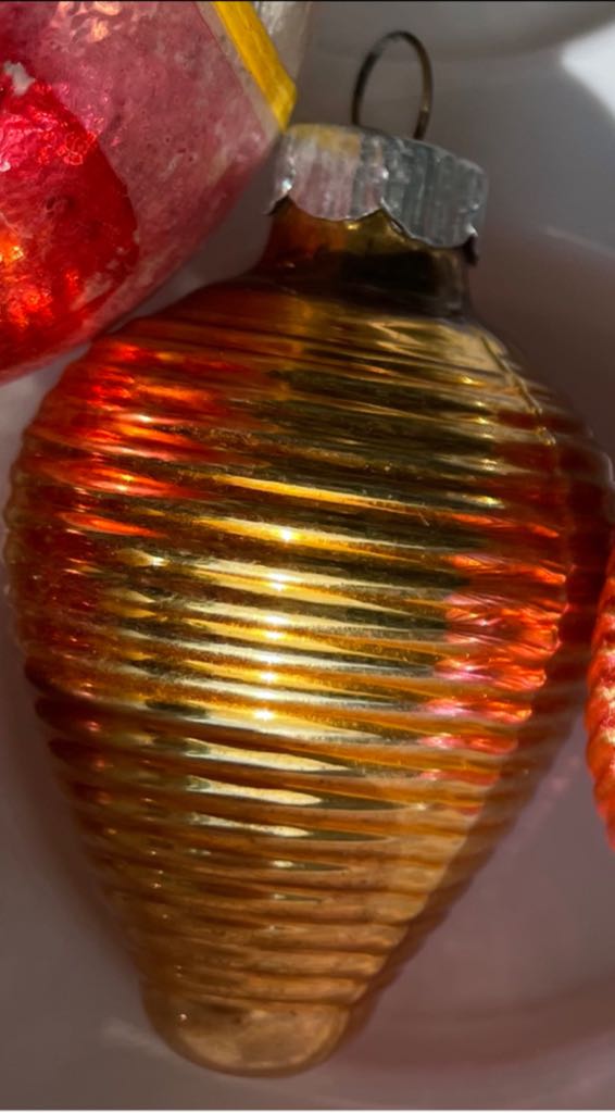 Shiny Brite - Party Lantern - Gold - Fancy (Party Lantern) ornament collectible - Main Image 1