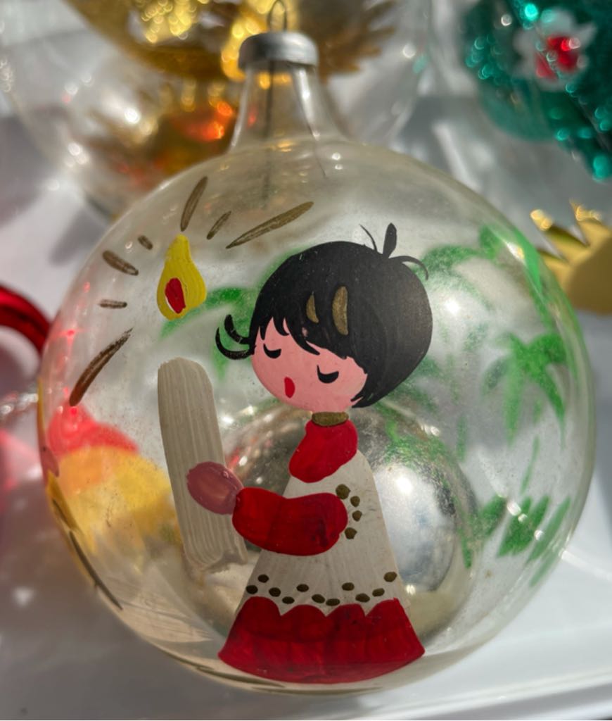 Italy - Ball - Painted Choir Boy With Candle By Baby Jesus - Baby Jesus (Ball) ornament collectible - Main Image 2