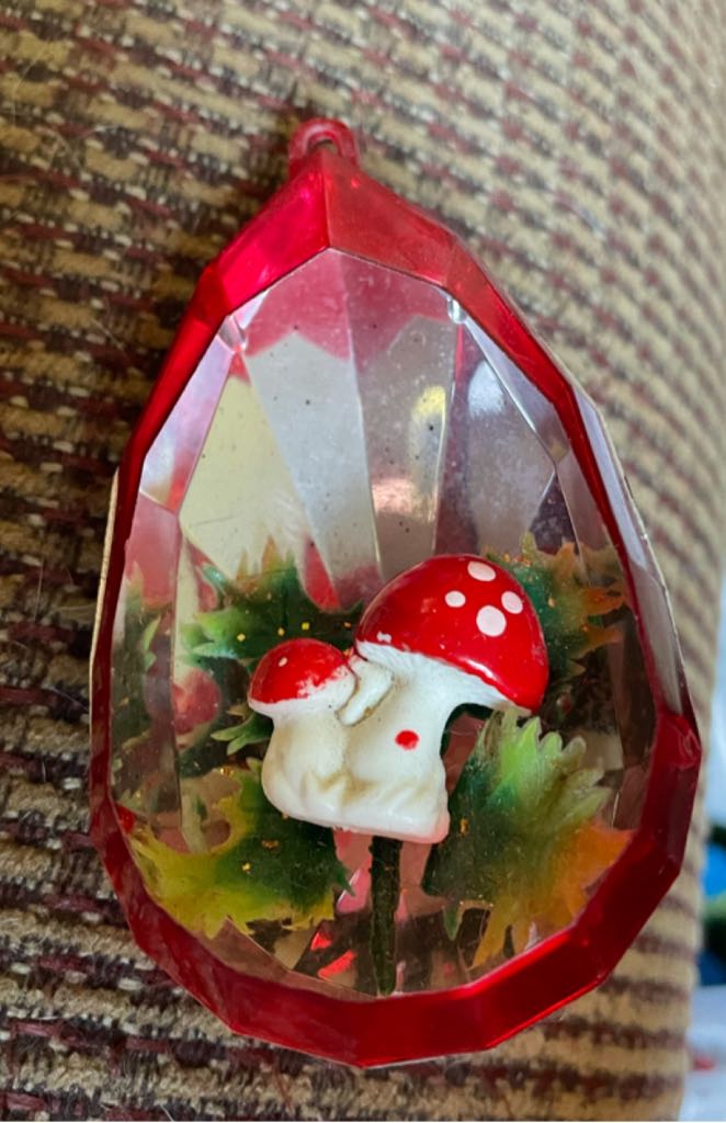 Yule Gems - Tear Drop - Red - Mushrooms - Mushroom (3D Diorama) ornament collectible - Main Image 1