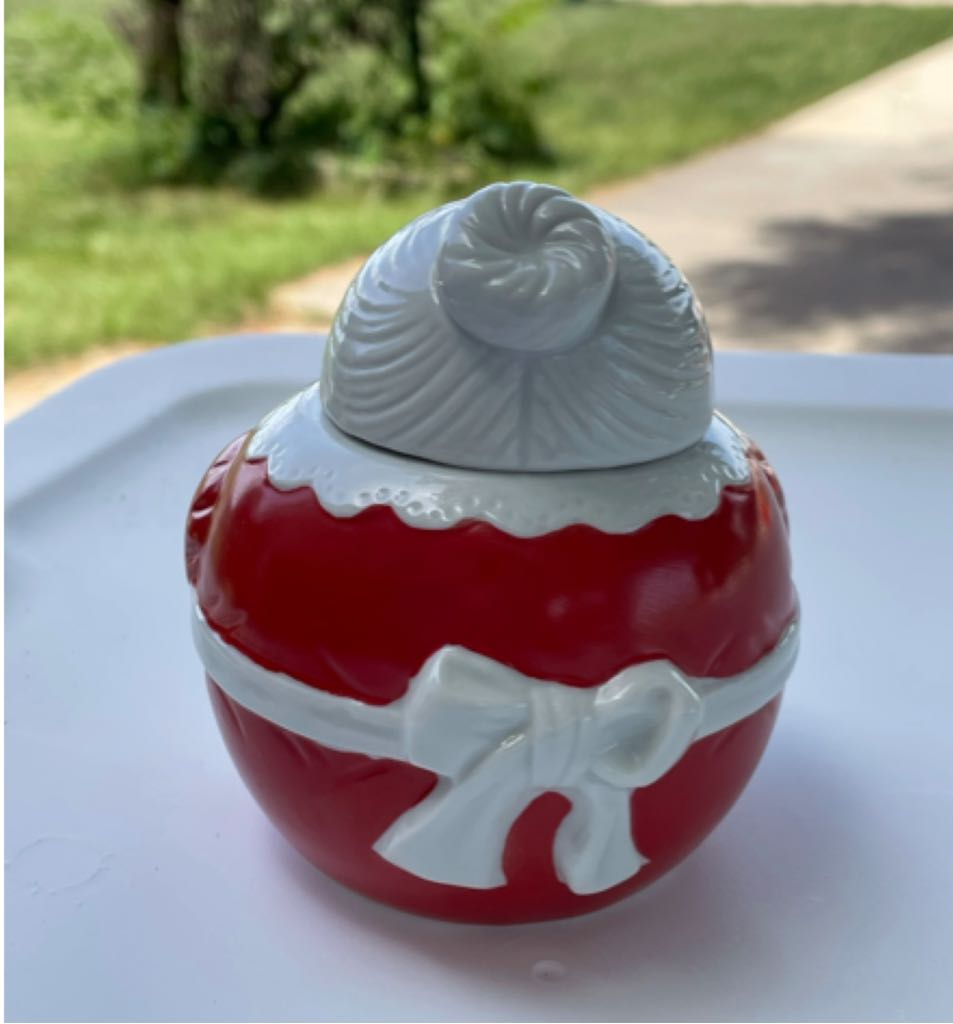 Avon - Claus & Company - Mrs. Claus - Sugar Bowl - Santa (Sugar Bowl) ornament collectible - Main Image 2