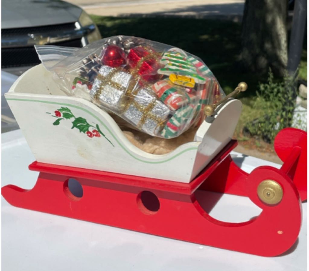 Bead & Sequin - Drum - Gold, Red, White