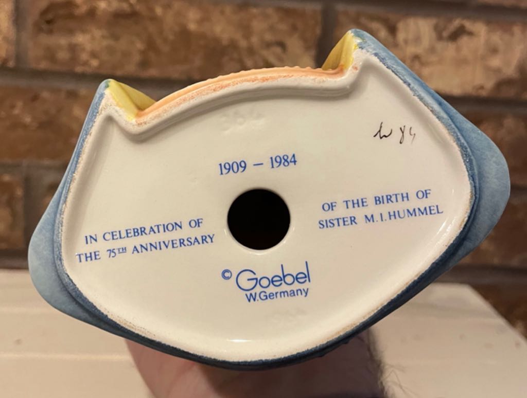 Goebel - Hummel - Madonna & Child - 75th Anniversary Birth Of Sister M. I. Hummel - Madonna & Child (75th Anniversary) ornament collectible - Main Image 2