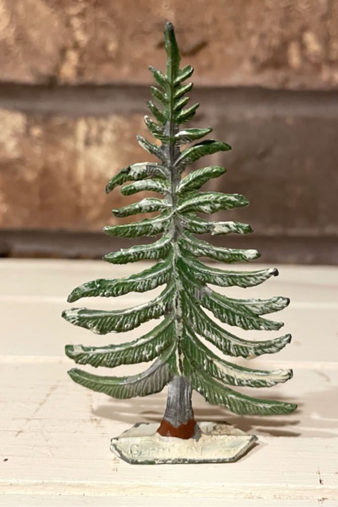 Hans Heinrichsen - Putz - Large Pine Tree - Winter Scene (Putz Villager) ornament collectible - Main Image 2