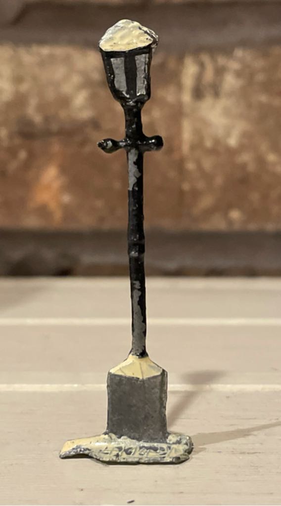 Hans Heinrichsen - Putz - Street Lamp - Winter Scene (Putz Villager) ornament collectible - Main Image 2