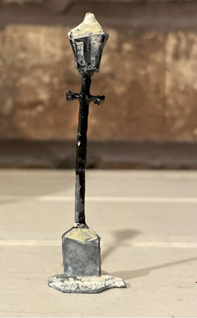 Hans Heinrichsen - Putz - Street Lamp - Winter Scene (Putz Villager) ornament collectible - Main Image 2