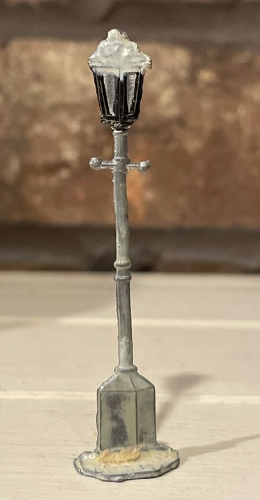 Hans Heinrichsen - Putz - Street Lamp - Winter Scene (Putz Villager) ornament collectible - Main Image 2