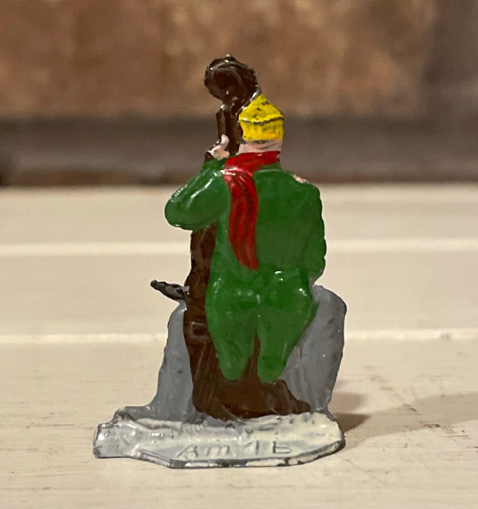 Hans Heinrichsen - Putz - Sitting Cellist - Winter Scene (Putz Villager) ornament collectible - Main Image 2