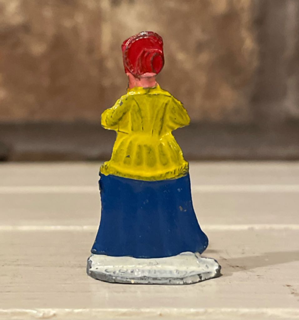 Hans Heinrichsen - Putz - Lady Caroling 1 - Winter Scene (Putz Villager) ornament collectible - Main Image 2