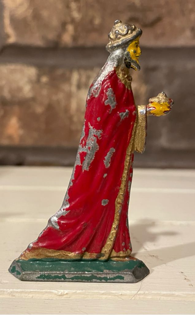 Hans Heinrichsen - Nativity - Magi - Red - Standing - Magi (Nativity) ornament collectible - Main Image 2