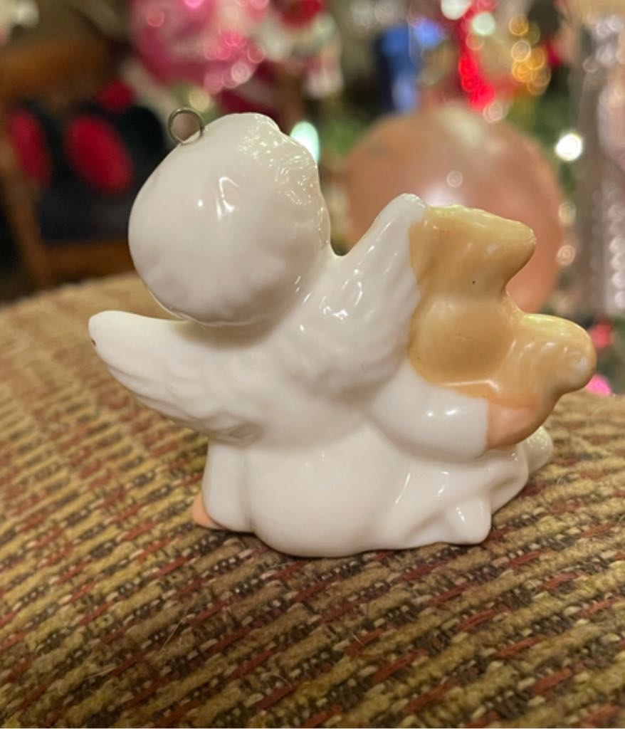Christmas Around The World - No. 54-205 - Angel - Brown Squirrel - Angel ornament collectible - Main Image 2