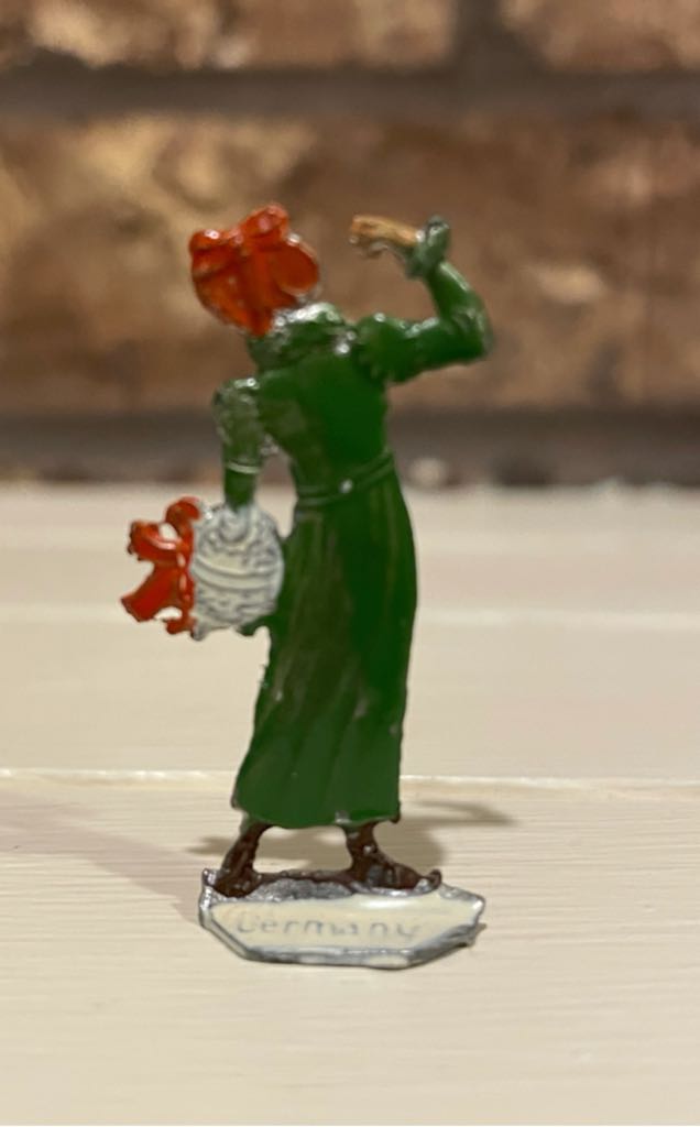 Hans Heinrichsen - Putz - Woman Holding Package - Winter Scene (Putz Villager) ornament collectible - Main Image 2