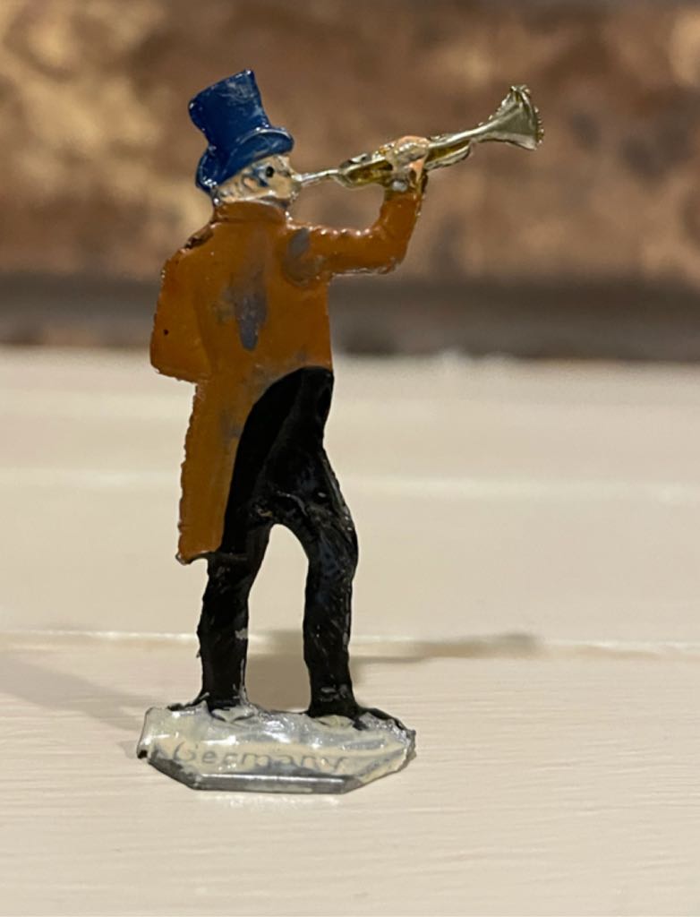 Hans Heinrichsen - Putz - Trumpeter - Winter Scene (Putz Villager) ornament collectible - Main Image 2