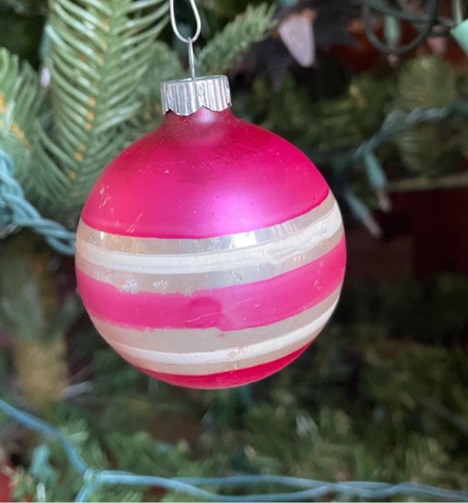 Shiny Brite - Round - Stencil - White/Ted/Tinsel