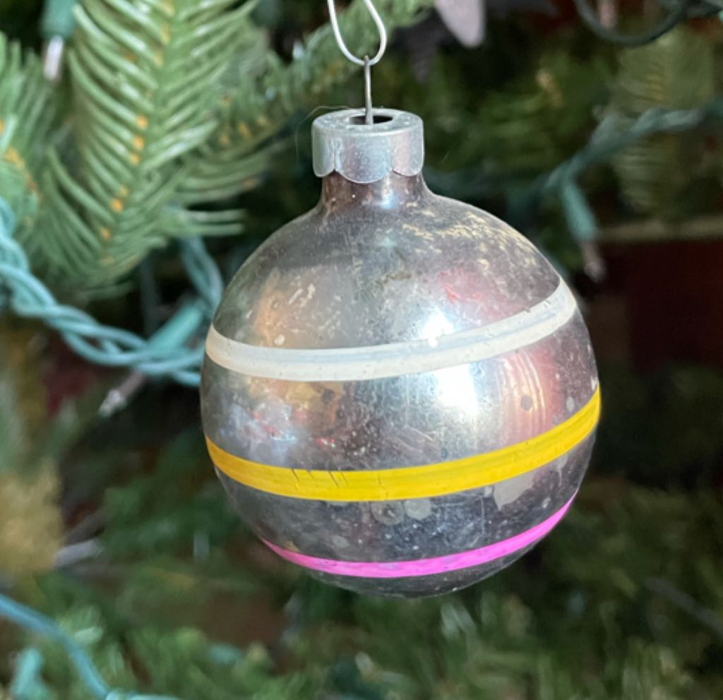 Yule Gems - (Set 2) - Diamond - Red - Soldier - Red Uniform