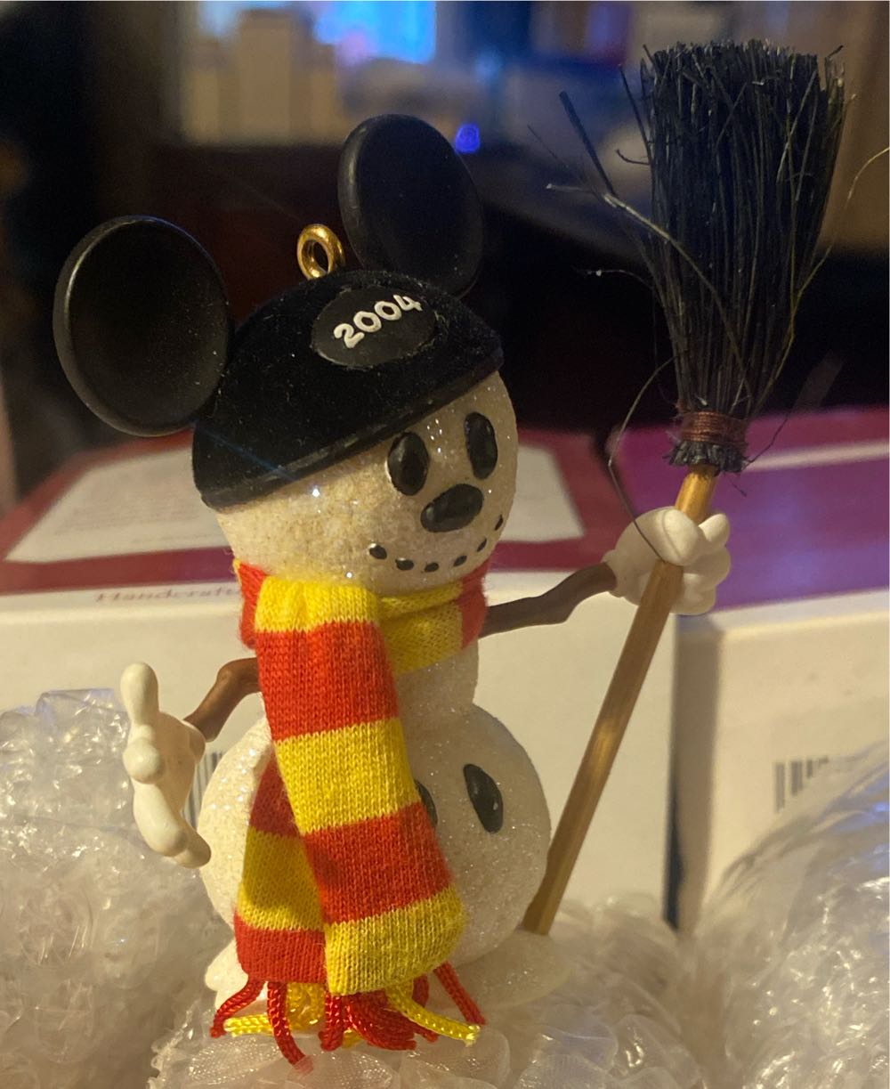 Snow Scultpure - Mickey Mouse 2004 - Disney (Snowman) ornament collectible - Main Image 2