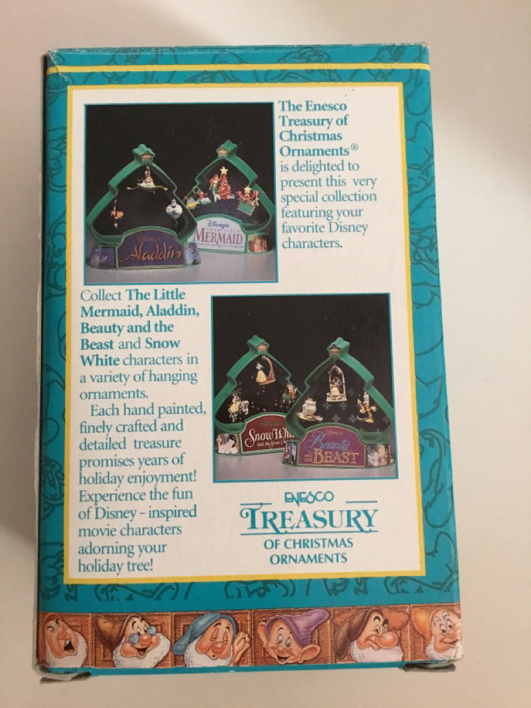 Holiday Treasures - Enesco Treasury Of Christmas Ornaments (Disney Snow White & the Seven Dwarfs) ornament collectible [Barcode 045544126618] - Main Image 2