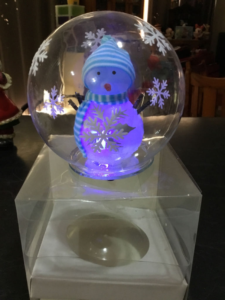 Colour Changing Snowman  ornament collectible [Barcode 9341103233485] - Main Image 2